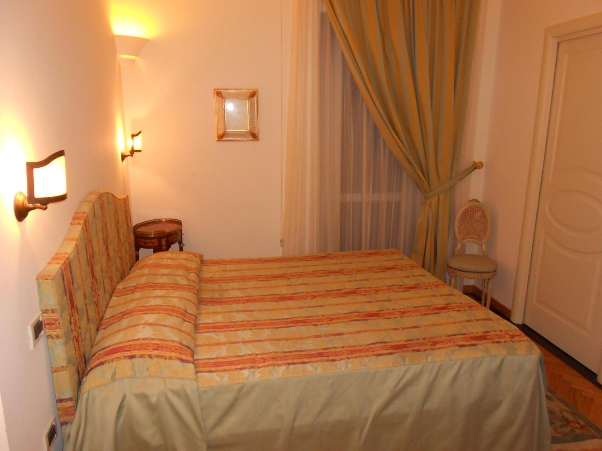 Hotel Al Teatro Livorno Zimmer foto