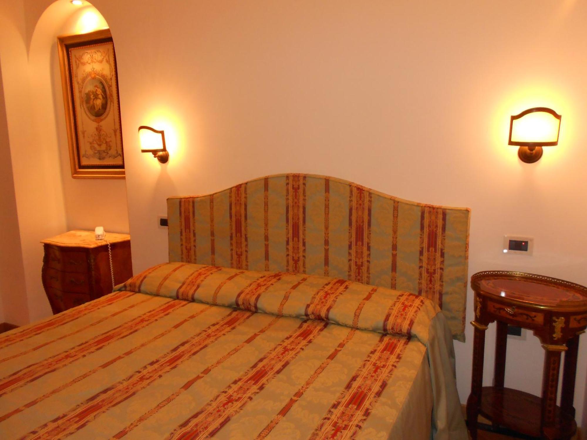 Hotel Al Teatro Livorno Zimmer foto